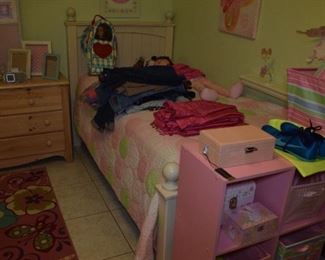 Beautifully furnished girls room, 2 twin beds
