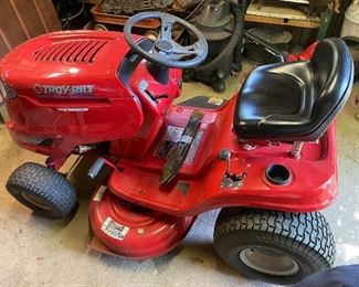 Troy Bilt Riding Mower (Recently Serviced/42" Cut/7 Speed Transmission)