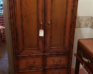 Entertainment center