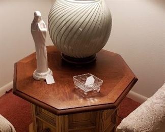 Octagonal table, lamp, decor