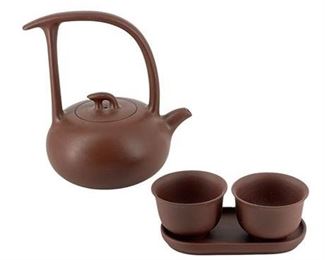 Lot 030
Yixing Zisha Tea Pot and Tea Setting