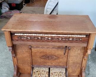 Vintage pump organ