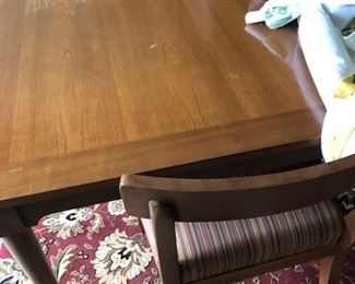 NICEMID CENTURY WOOD DINNING ROOM TABLE AND CHAIRS
