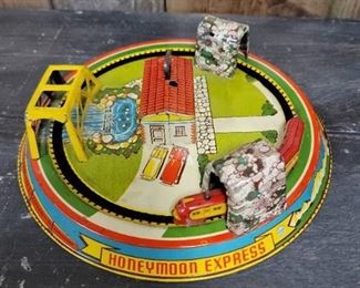 Marx Glendale Honeymoon Express Tin Litho Wind Up - Tested - Toy winds up and train goes around