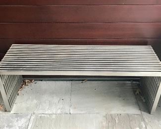 Amici 
Bench
Stainless & Lucite