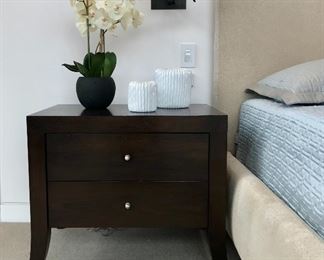 Knowlton Brothers
Night stand with drawers