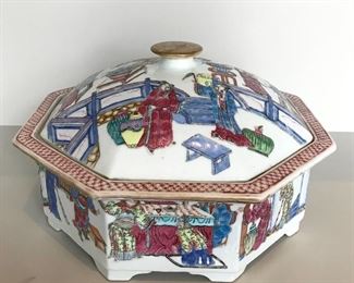 Chinese Rose Mandarin 
Porcelain covered dish 
1880’s