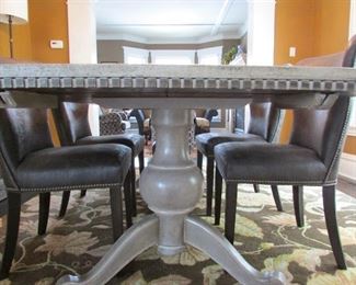 Table with two additional leaves