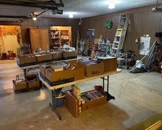 easy to shop and hunt for treasure in this garage 