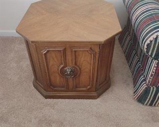 Thomasville - Commode ( Night Stand)