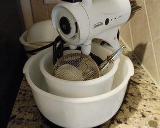 Sunbeam Mixer with accessories