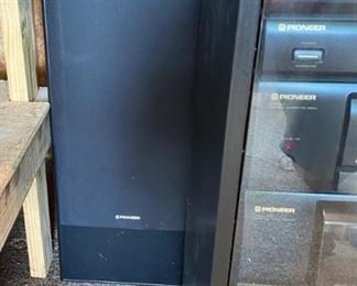 AWESOME PIONEER XR2000 25 DISC CHANGER AM/FM CASSETTE SYSTEM WITH TOWER SPEAKERS AND REMOTE AND SOUNDS INCREDIBLE.