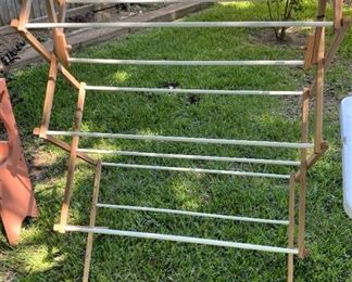 WOODEN FOLDING LAUNDRY STAND