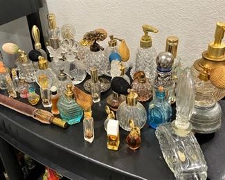 SWEET VINTAGE ANTIQUE PERFUME BOTTLE COLLECTION.