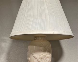 BEAUTIFUL ALADDIN VINTAGE PEACH CREAM LAMP