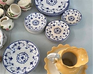 VINTAGE BLUE DELPHT DISH SET.