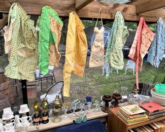 NICE SELECTION OF VINTAGE APRONS.