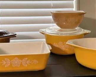 VINTAGE PYREX OLD ORCHARD OVAL COVERED CASSEROLE DISH, BUTTERFLY GOLD SQUARE CASSEROLE DISH, BUTTERFLY GOLD 2 COVERED CASSEROLE DISH, AND SMALL WOODLAND CINDERELLA MIXING BOWL. 