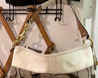 VERY NICE COACH PURSE WITH PROTECTIVE BAG.