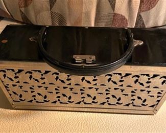 SWEET LITTLE VINTAGE BOX PURSE.