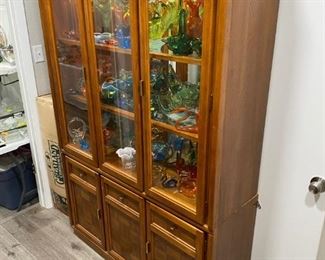 NICE LIGHTED CHINA HUTCH