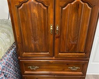 MATCHING GENTLEMAN'S CHEST