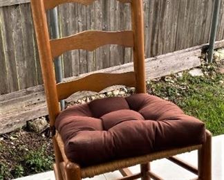 ANTIQUE ROCKING CHAIR