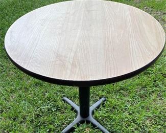 VERY NICE ROUND TABLE