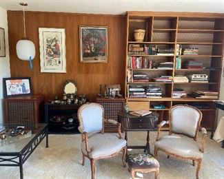 Overview of the wonderful pieces for sale, some pictured separately with their price are for sale online, others in person only on Friday and Saturday