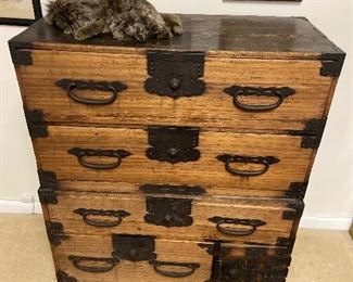 closer view of the tansu