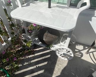 Patio cart and umbrella in great condition 