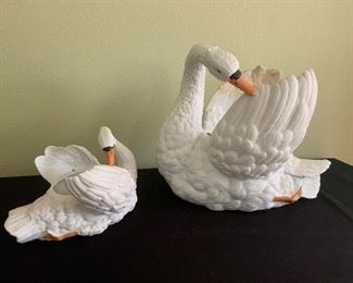 Porcelain Swan Decor Set