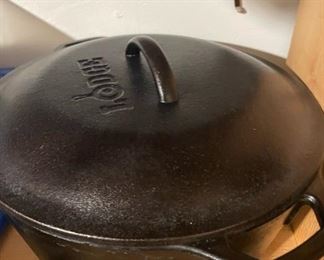 Lodge cast iron dutch oven