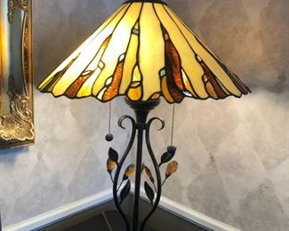 Stained glass table lamp