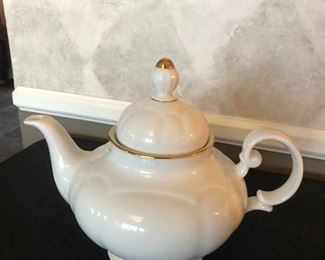 Vintage style tea pot