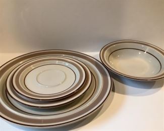 Dinnerware set