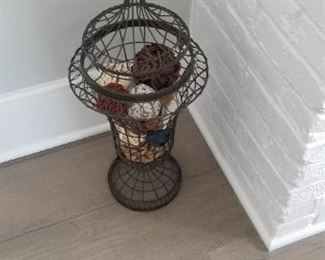Decorative wire container