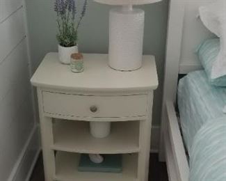 Accent decor. Lamps & nightstands are NOT for sale.