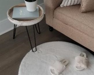 Chaise & table detail