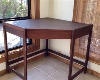 Modern Corner Desk. Drawer pulls out.