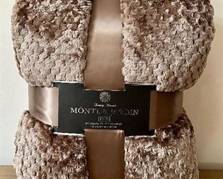 Item 60:  NEW King Blanket: $28