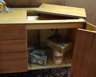 Sewing table (NO MACHINE)