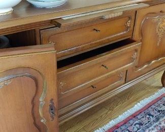 Solid wood side board/buffet