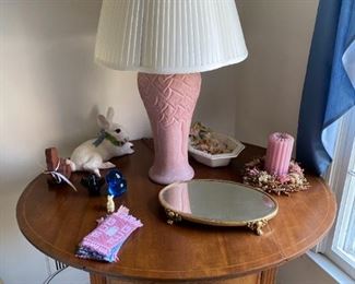 Round table and lamps.