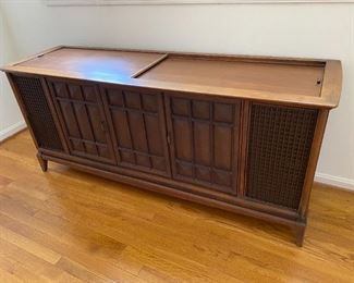 Magnavox stereo cabinet - AM/FM, turntable and reel to reel.