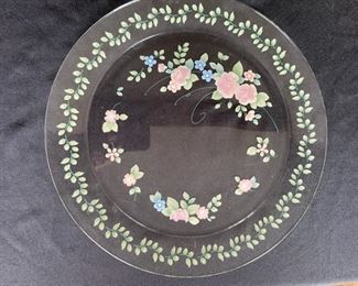 Glass plate with flowers.