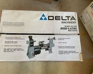 Delta Industrial 46-250 12.5 Inch Variable Speed Midi Lathe.