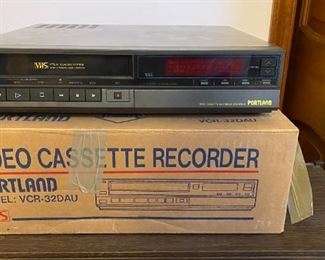 PORTLAND VCR Player (VCR-32DAU) w/box,