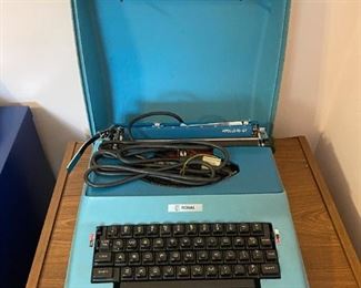 ROYAL “APOLLO 10-GT” Typewriter,