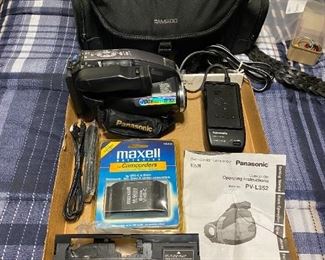 PANASONIC Palmcorder CamCorder  (PV-L352) w/Case,